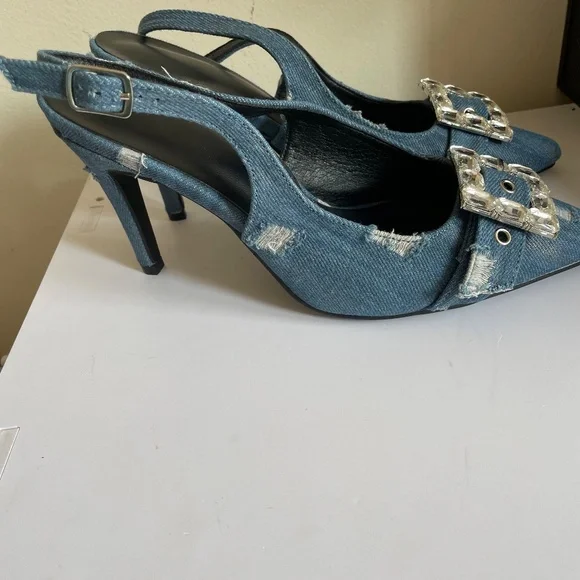 Shoes - Picture 2 of 8